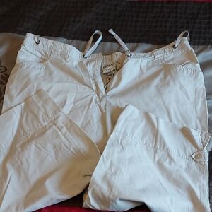 Essentials Cream Capri's